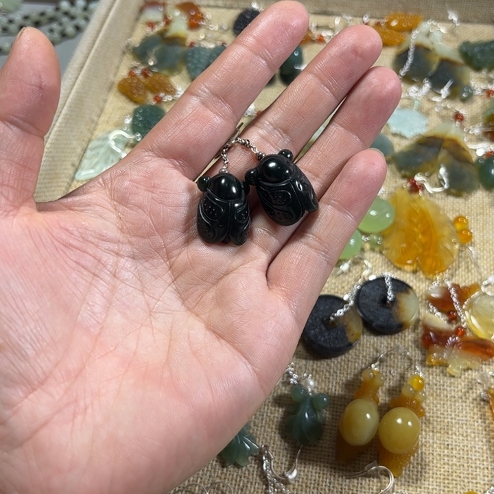 蛇纹石玉耳饰未镶嵌