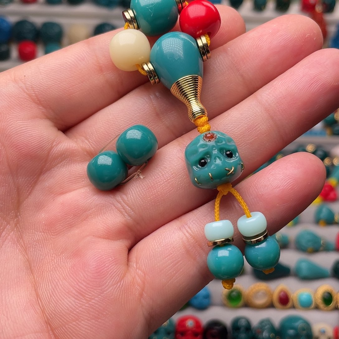 琉璃颈饰琉璃材质