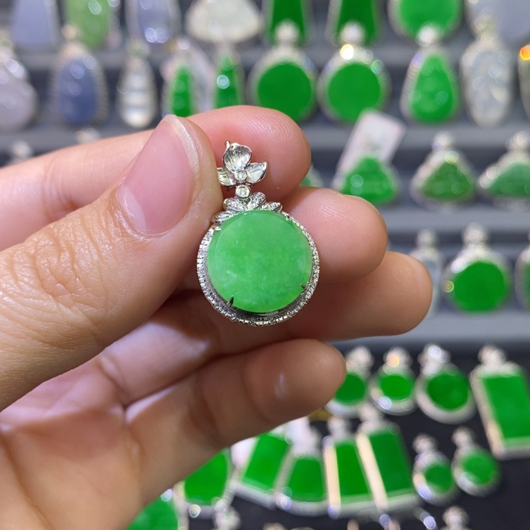 翡翠吊坠(不含链)18K金镶嵌