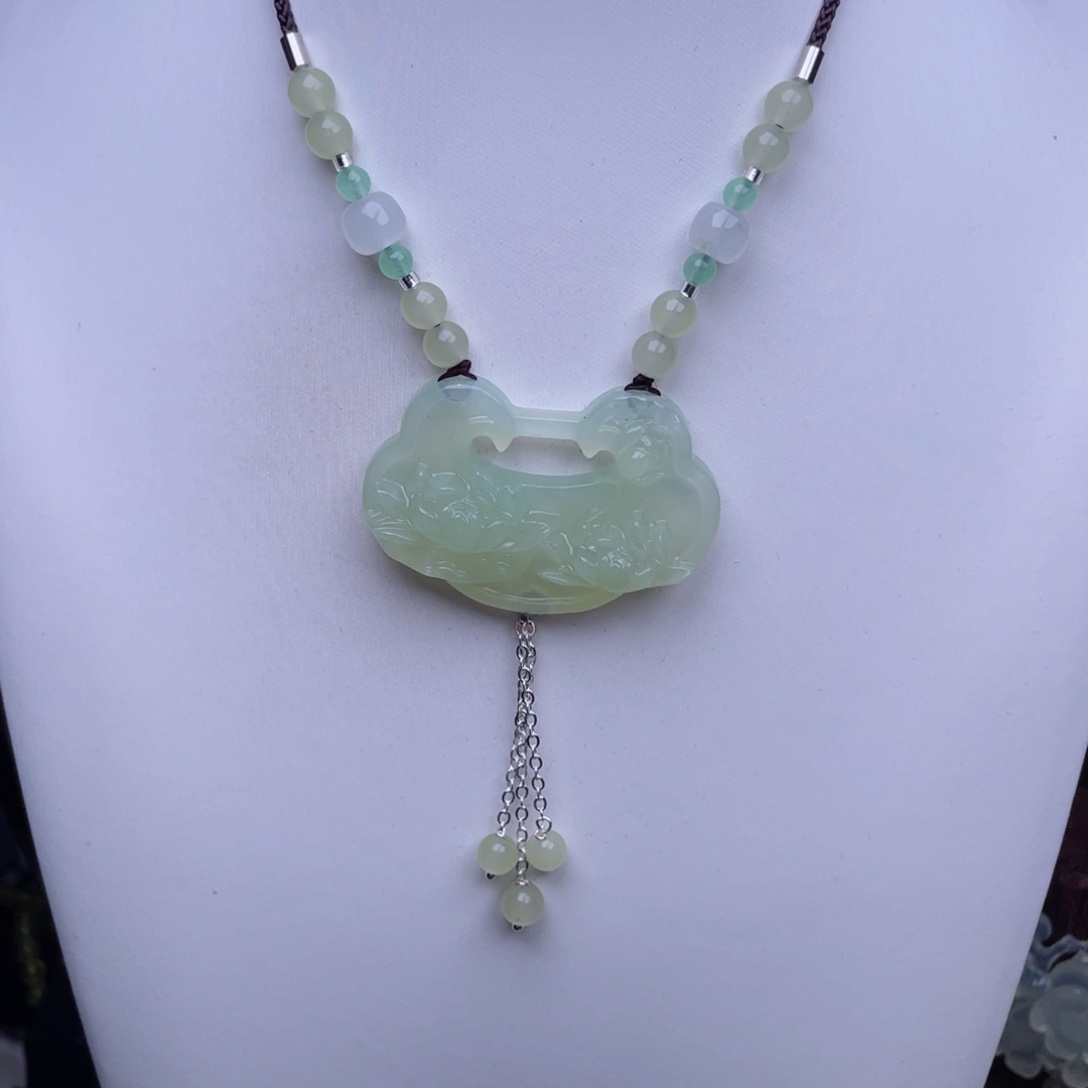 蛇纹石玉颈饰未镶嵌