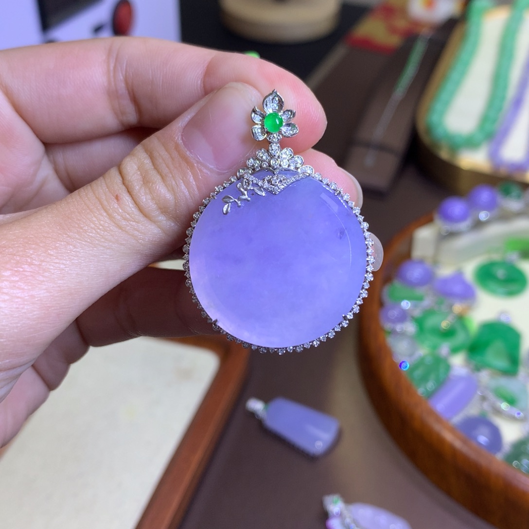 翡翠18K金镶嵌颈饰翡翠