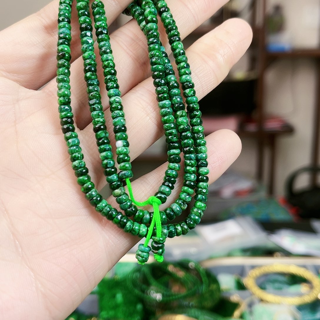 翡翠颈饰未镶嵌项链