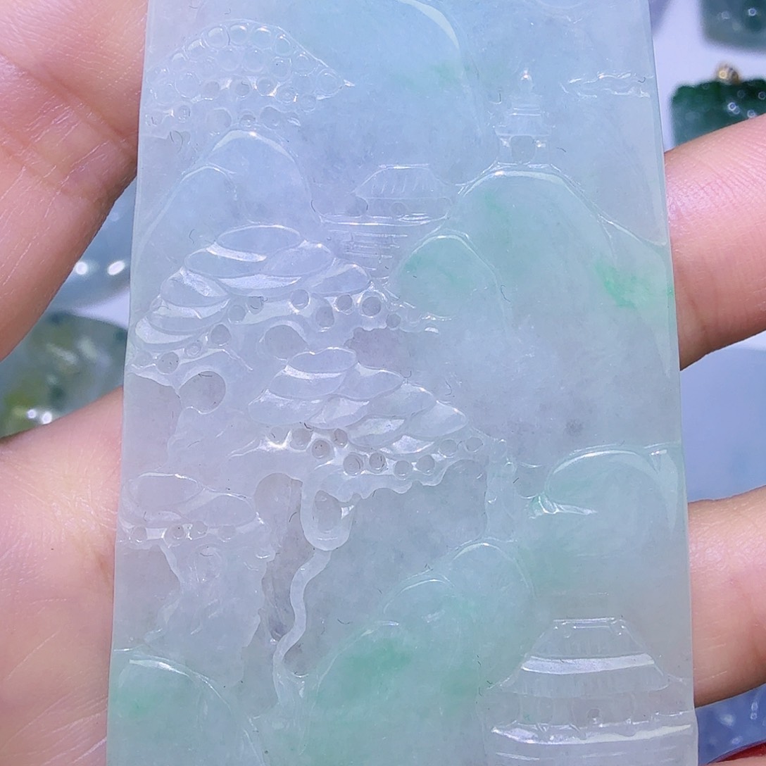 翡翠颈饰未镶嵌山水