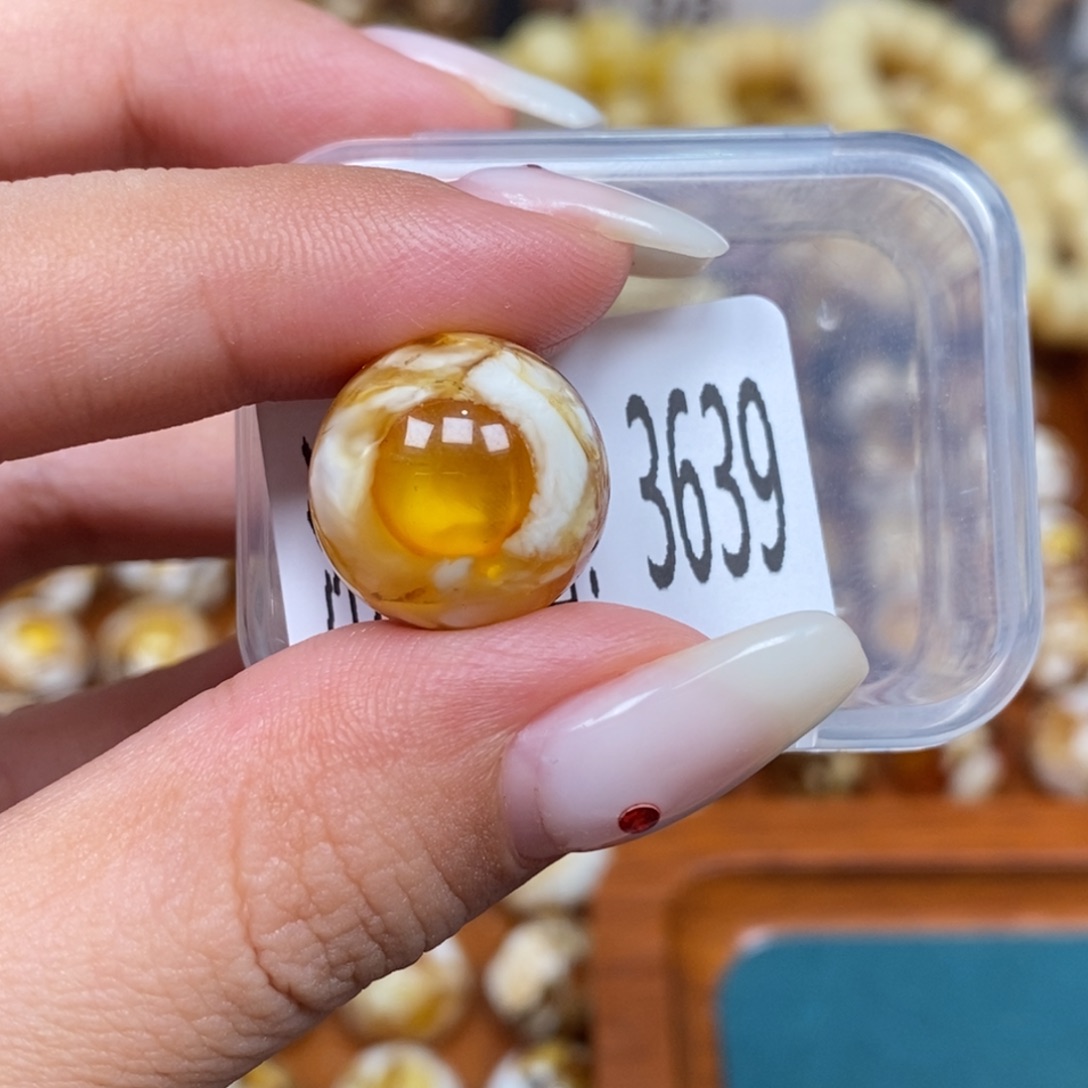 蜜蜡未镶嵌珠宝奇石3639