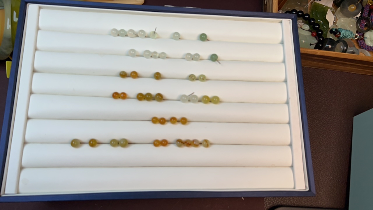 岫玉耳钉圆珠精致