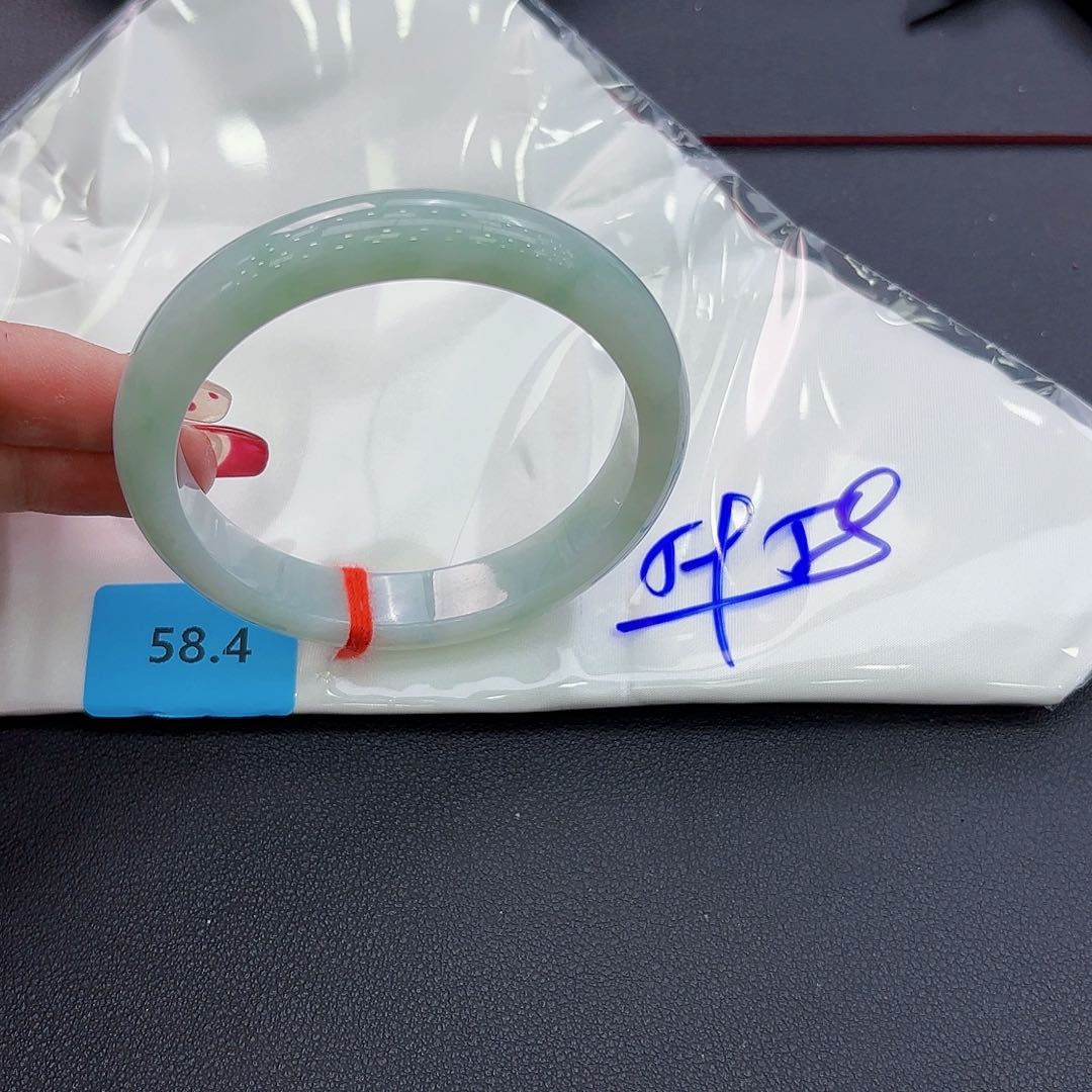翡翠手镯未镶嵌手镯