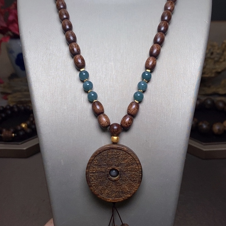 沉香手串越南富森红土石化料0.7+沉香木雕配饰