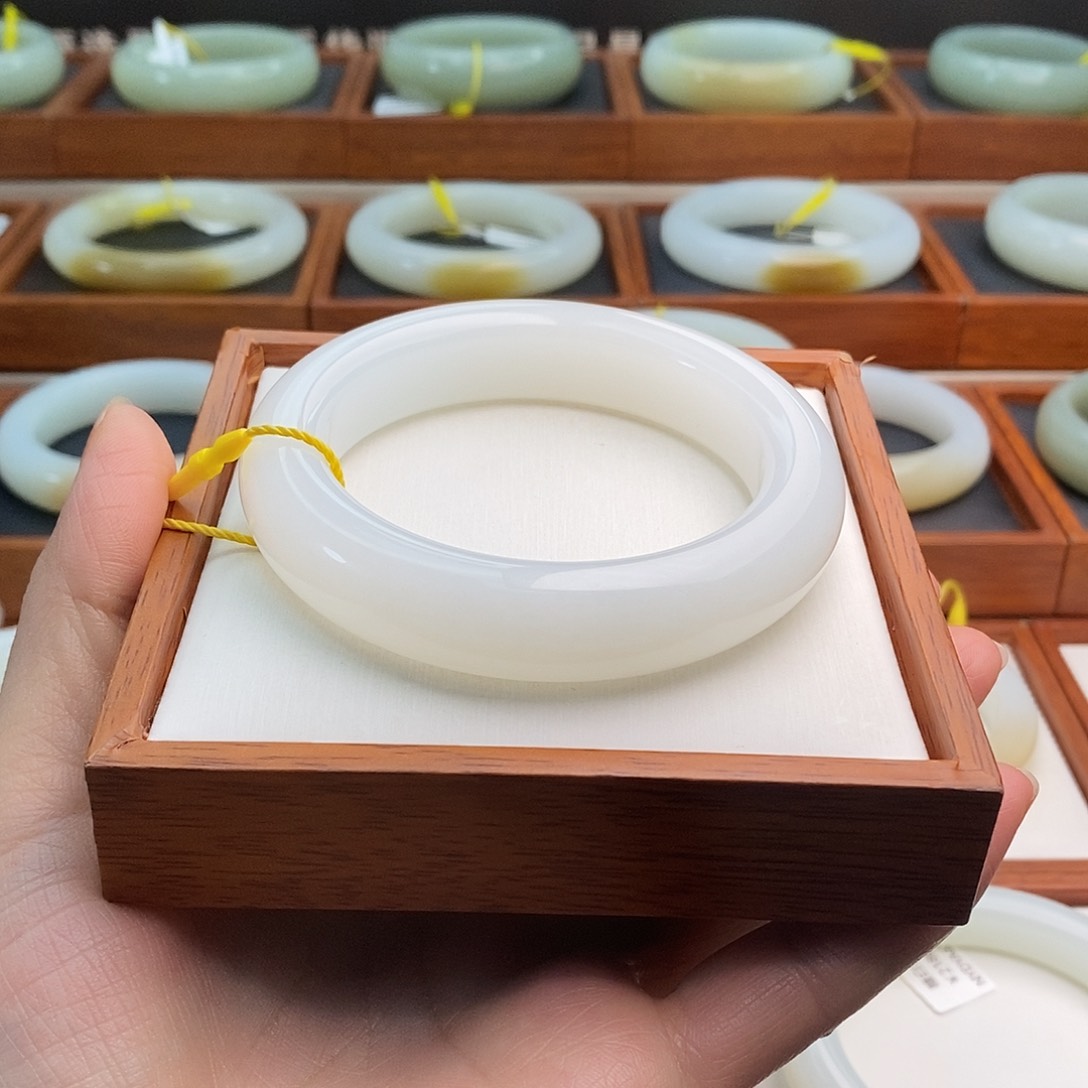 和田玉（白玉）手镯未镶嵌