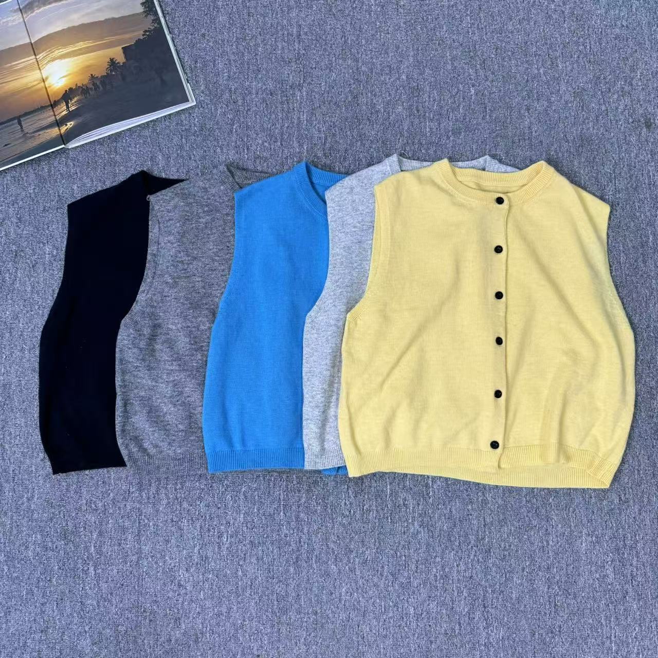 13235余小鱼【四季有时】五色单排扣圆领休闲温柔休闲马甲背心女装