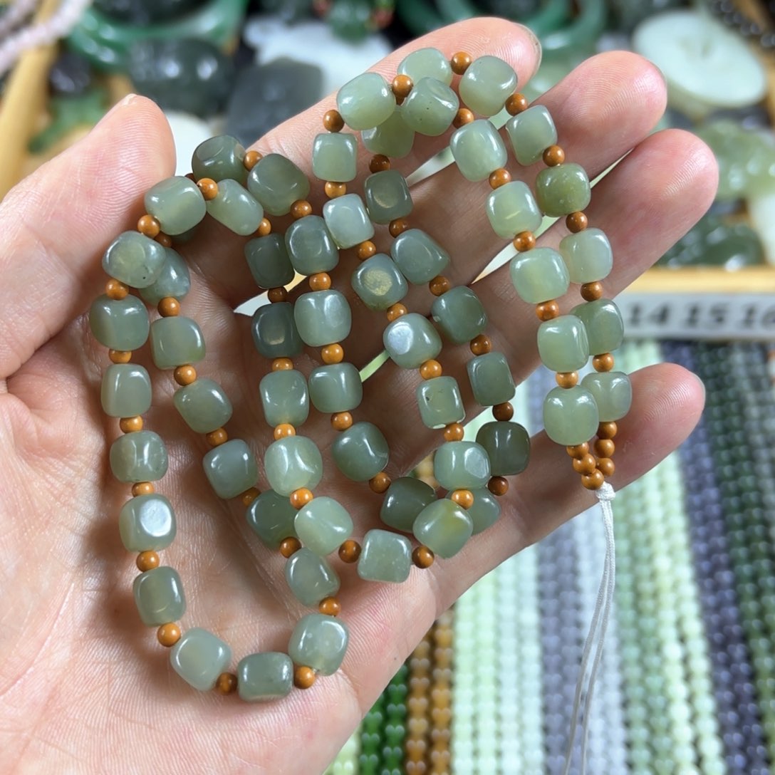 和田玉颈饰未镶嵌