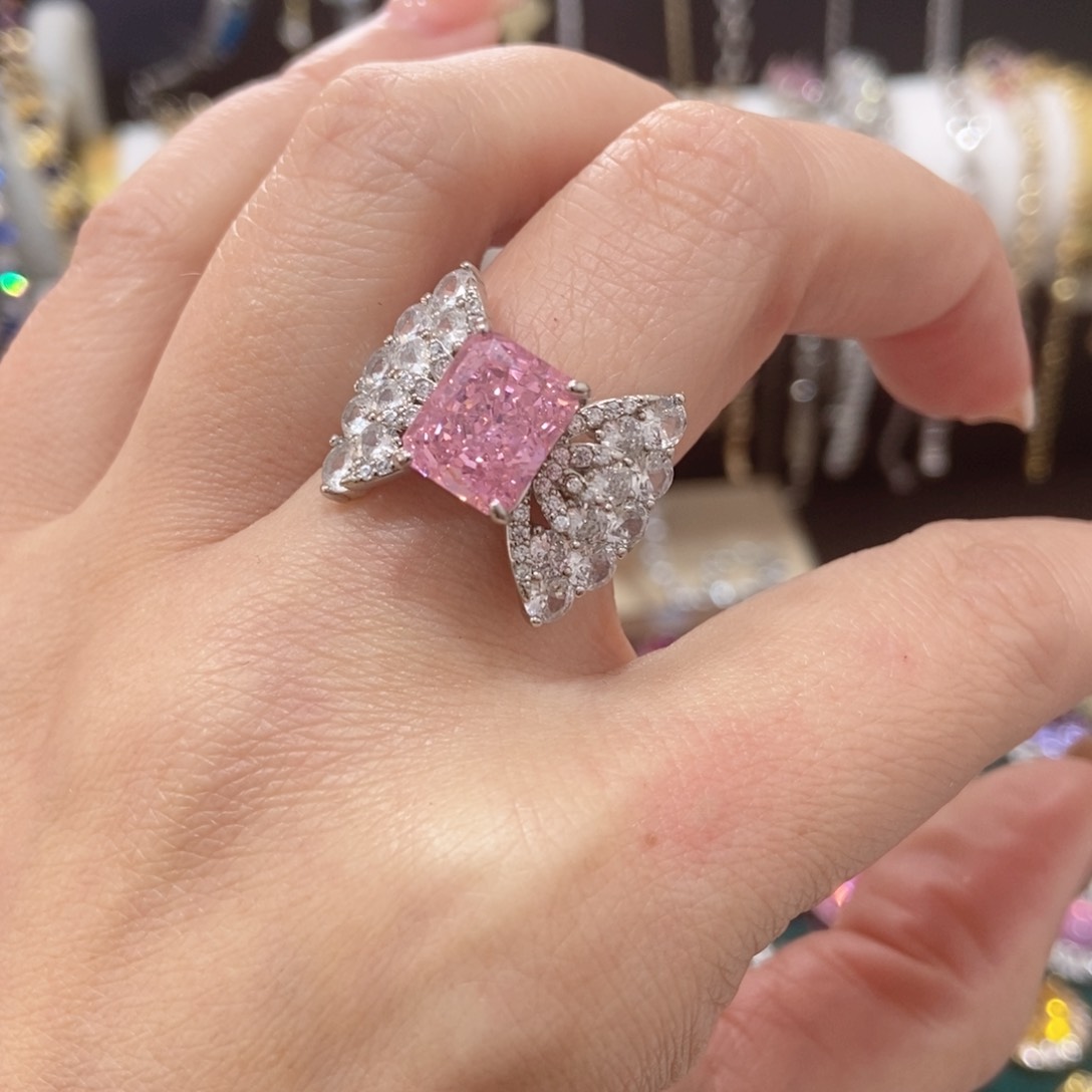 66锆石（处理）戒指