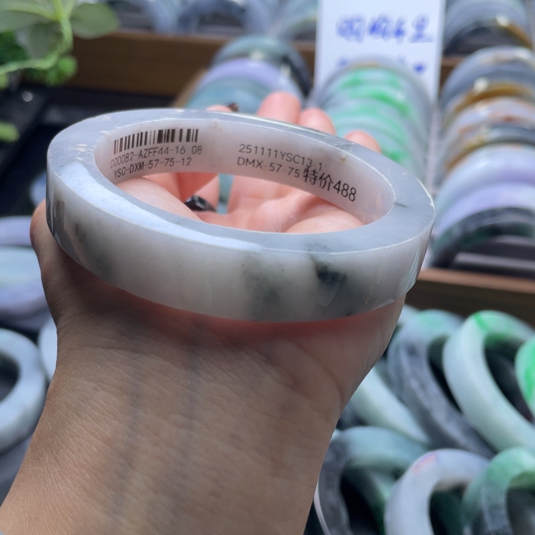 定制翡翠未镶嵌翡翠手镯定制