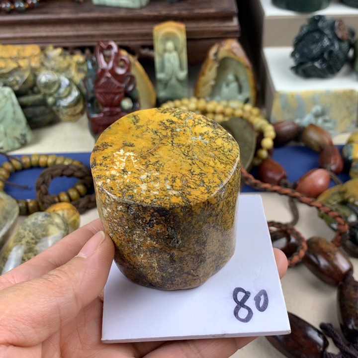 岫岩河磨玉（透闪石质玉）小摆件有瑕未镶嵌