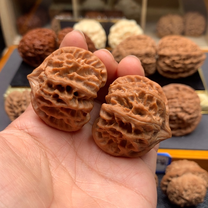 文玩核桃吊坠大龙