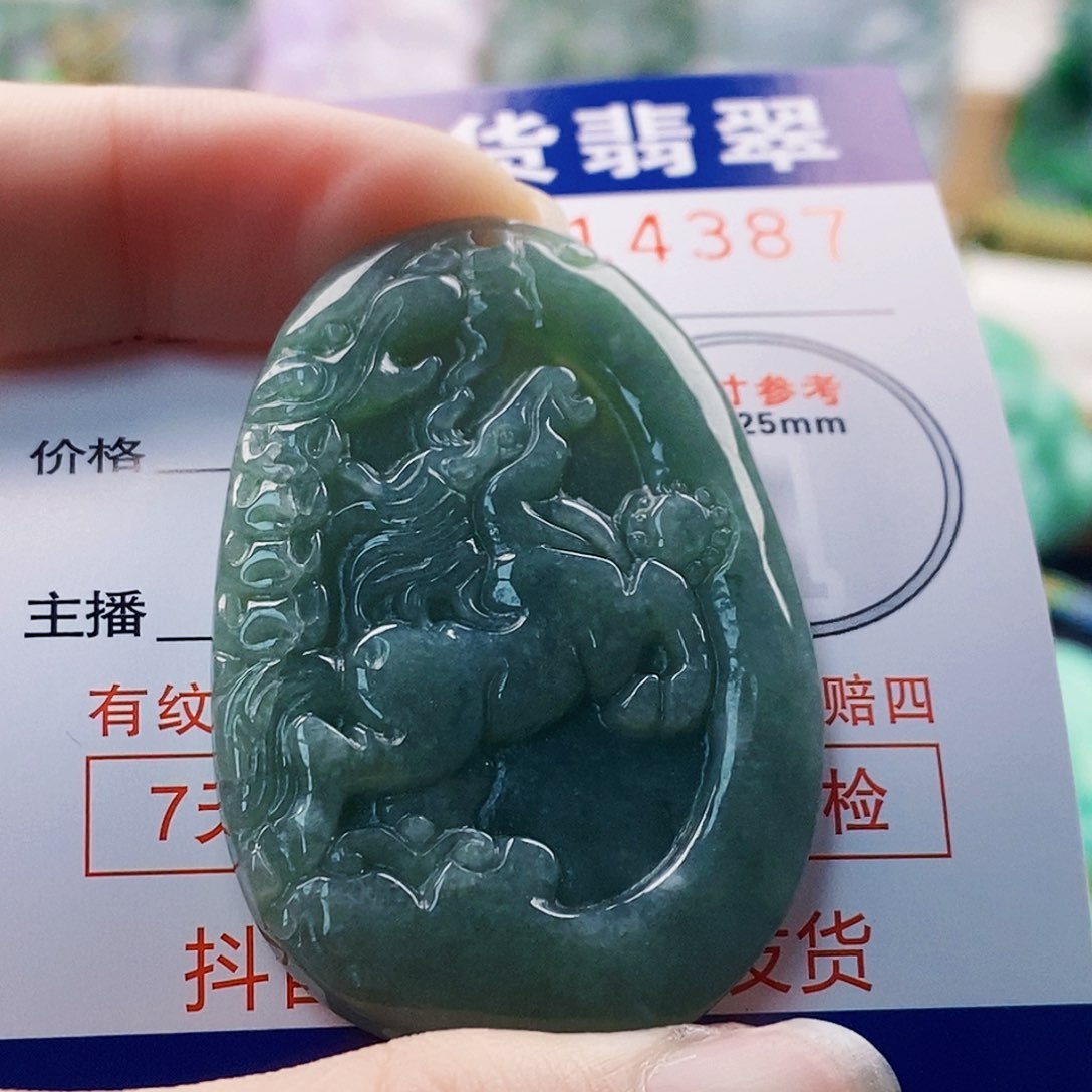 吊坠(不含链)未镶嵌翡翠