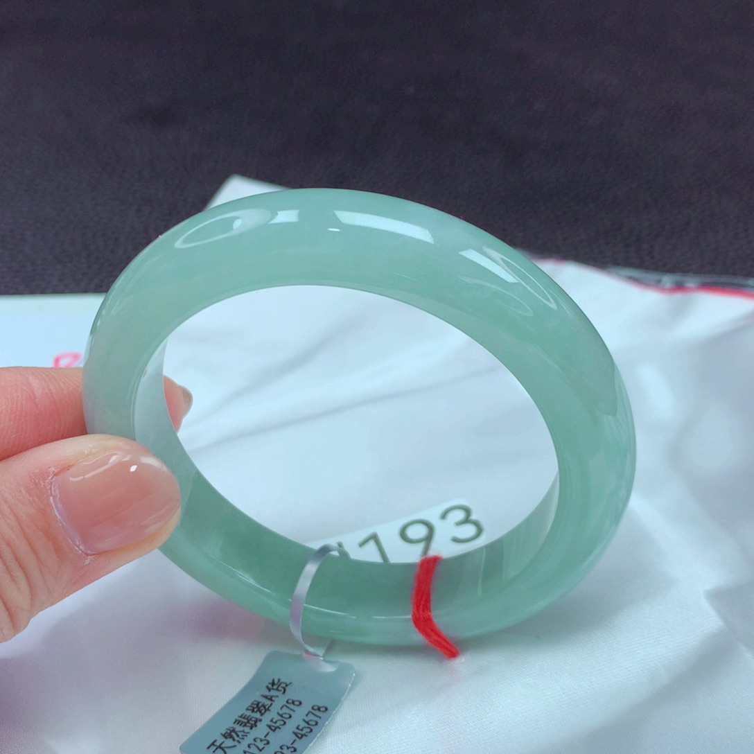 翡翠手镯未镶嵌手镯88