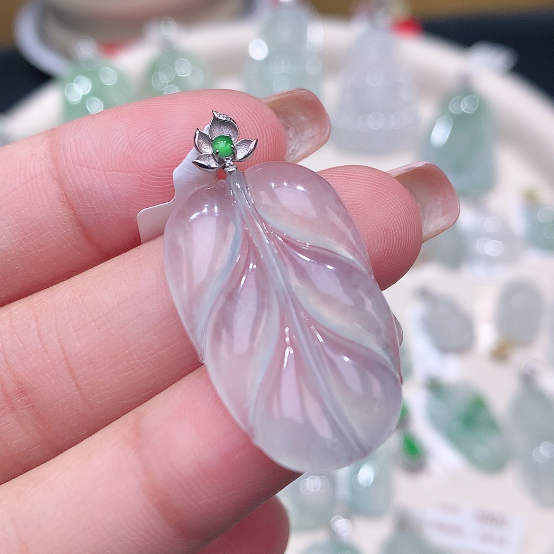 颈饰18K金镶嵌翡翠叶子