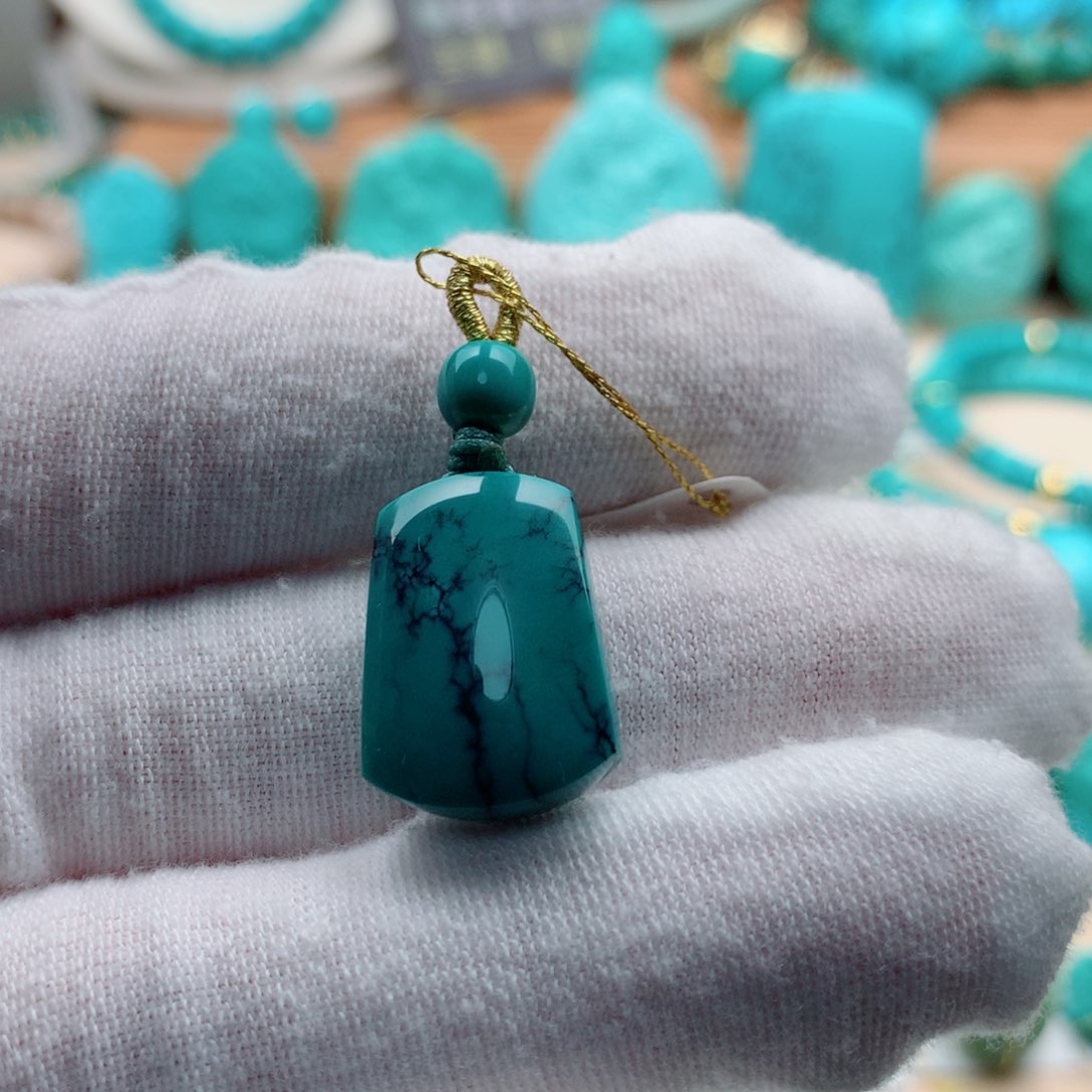 绿松石颈饰未镶嵌