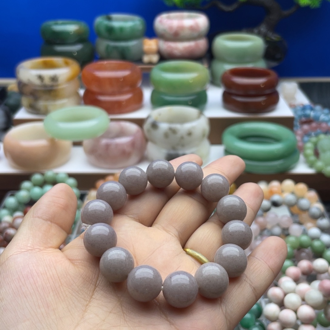 杨****石英质玉未镶嵌手镯