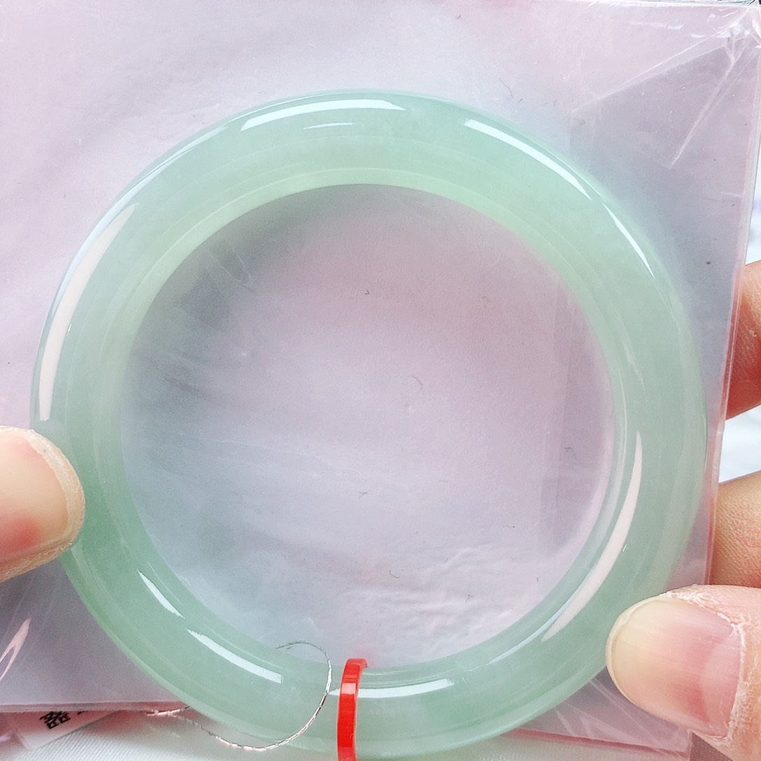 翡翠手镯未镶嵌53圈