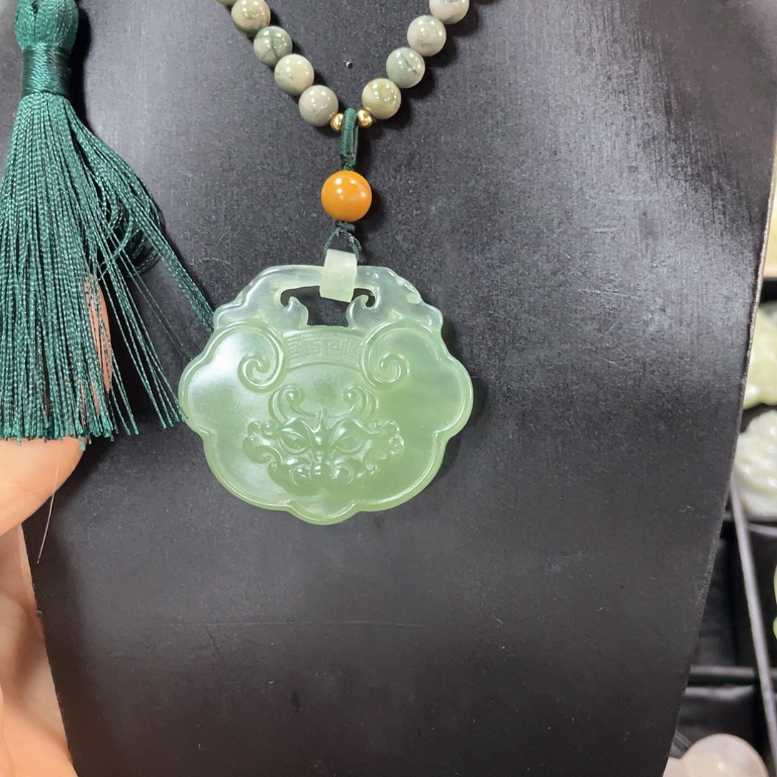 蛇纹石玉颈饰未镶嵌?****?