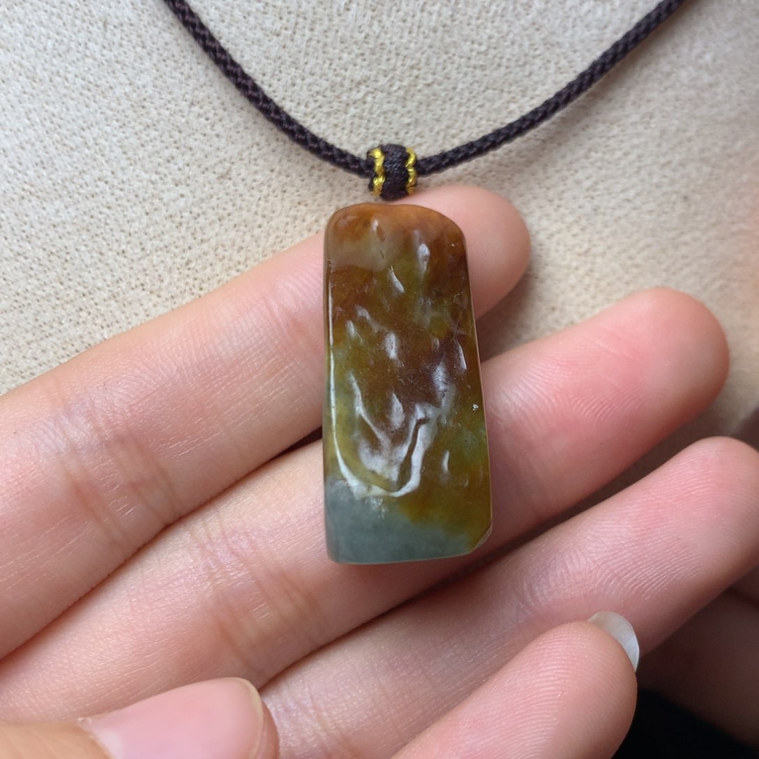 翡翠颈饰未镶嵌吊坠