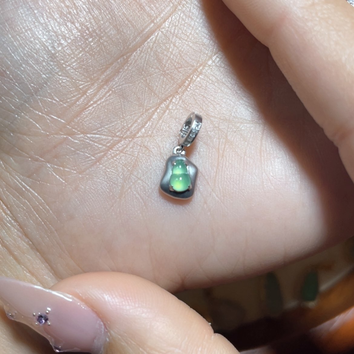 【闪购商品】翡翠吊坠(不含链)18K金镶嵌