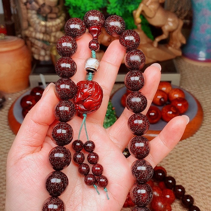 檀香紫檀（小叶紫檀）桃1.5手持