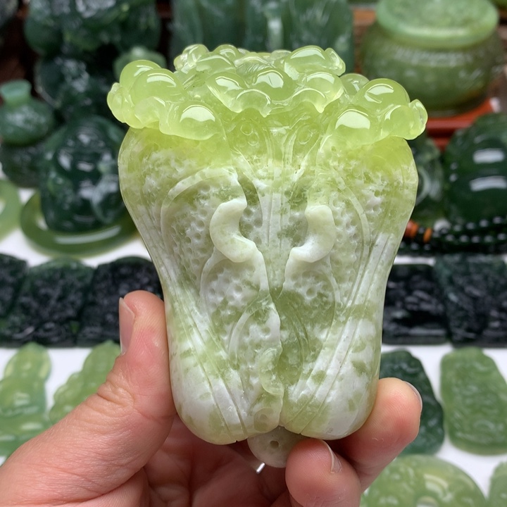 蛇纹石玉颈饰未镶嵌