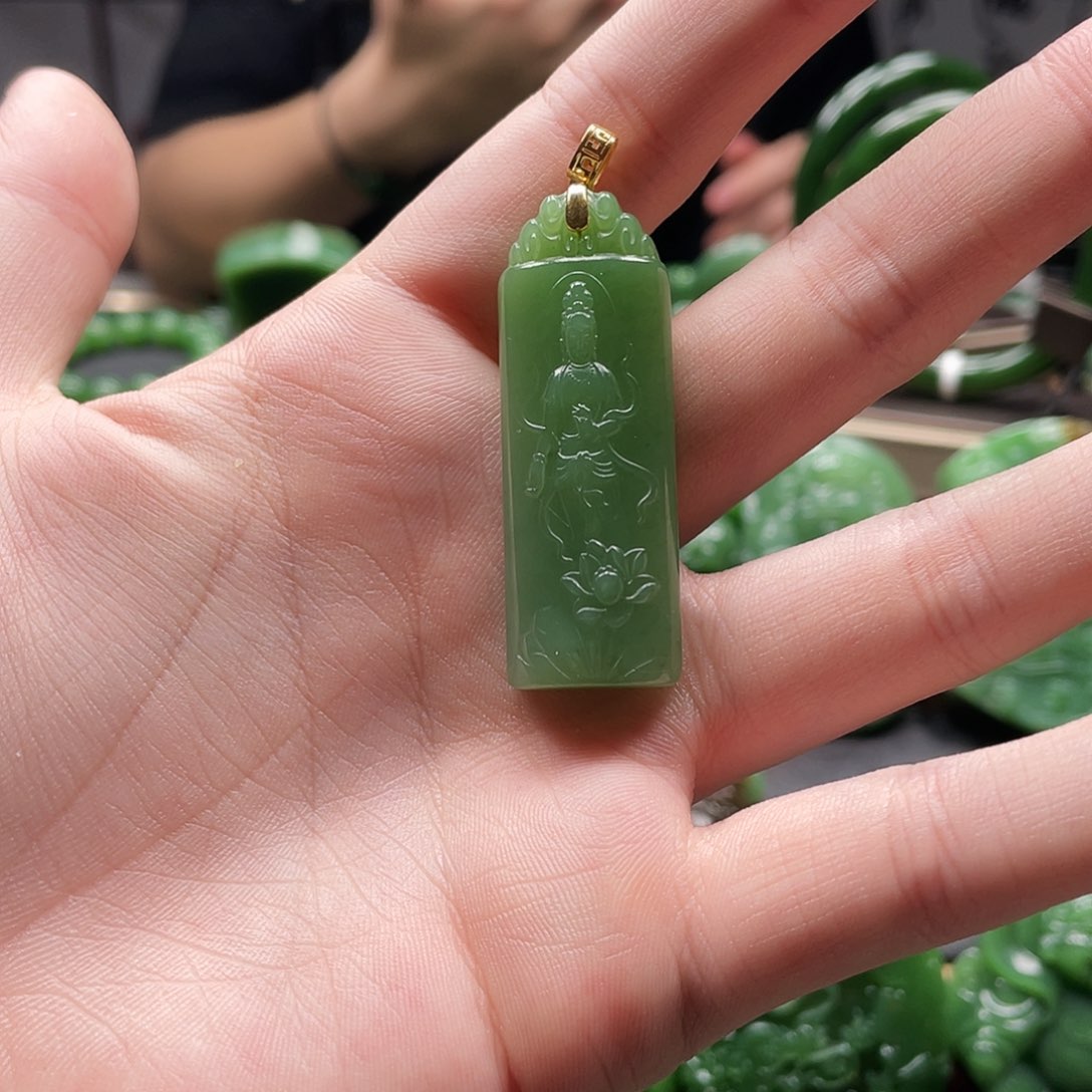 和田玉（碧玉）18K金镶嵌颈饰