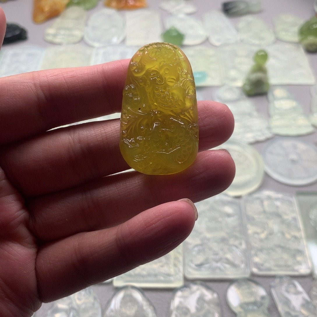 蛇纹石玉颈饰未镶嵌