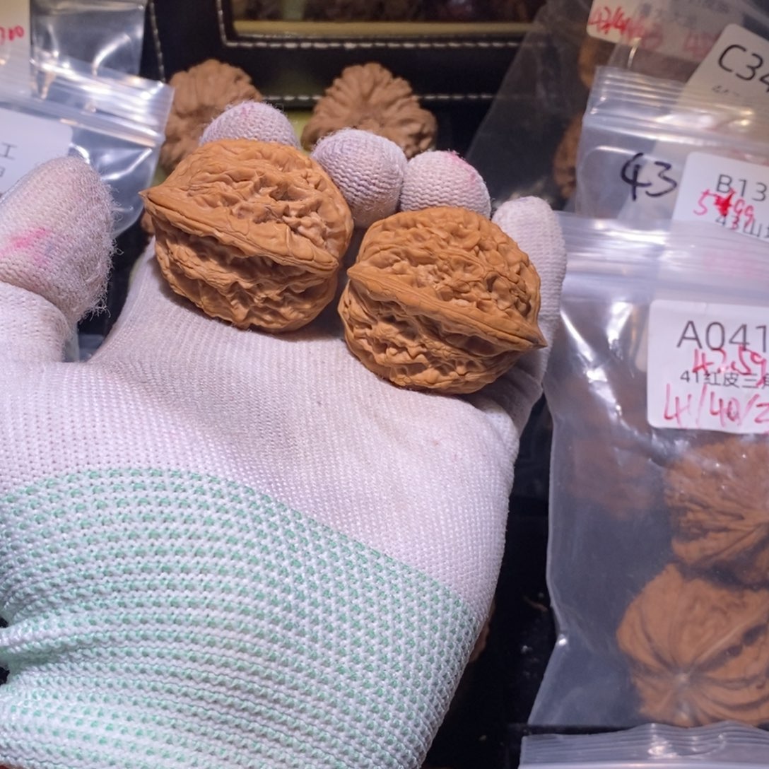 文玩核桃吊坠虎头