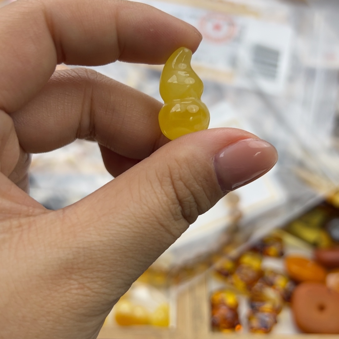 琥珀珠宝奇石未镶嵌