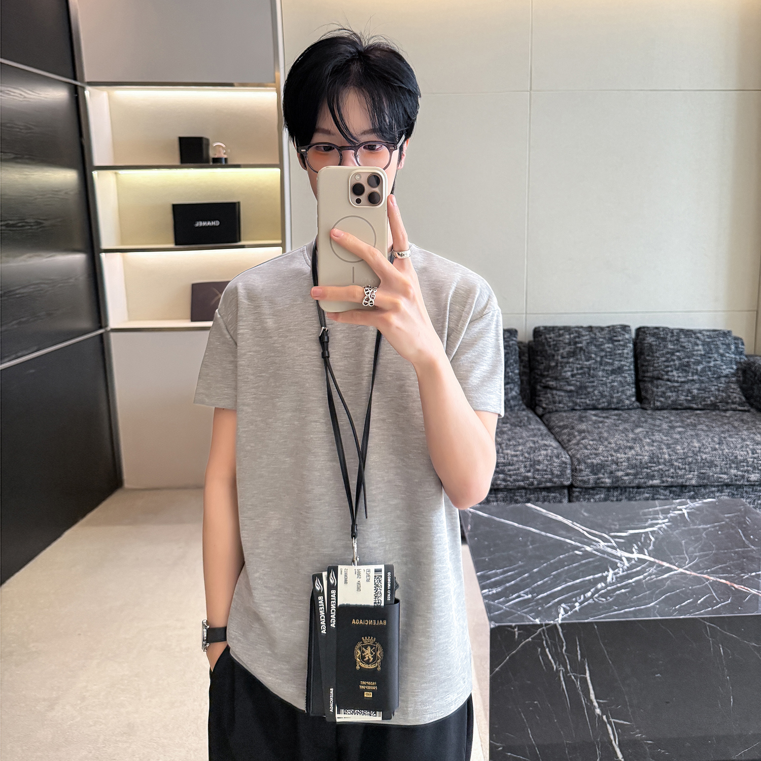 高林凡 韩版高级感简约风T恤上衣休闲舒适纯色cleanfit正肩短袖