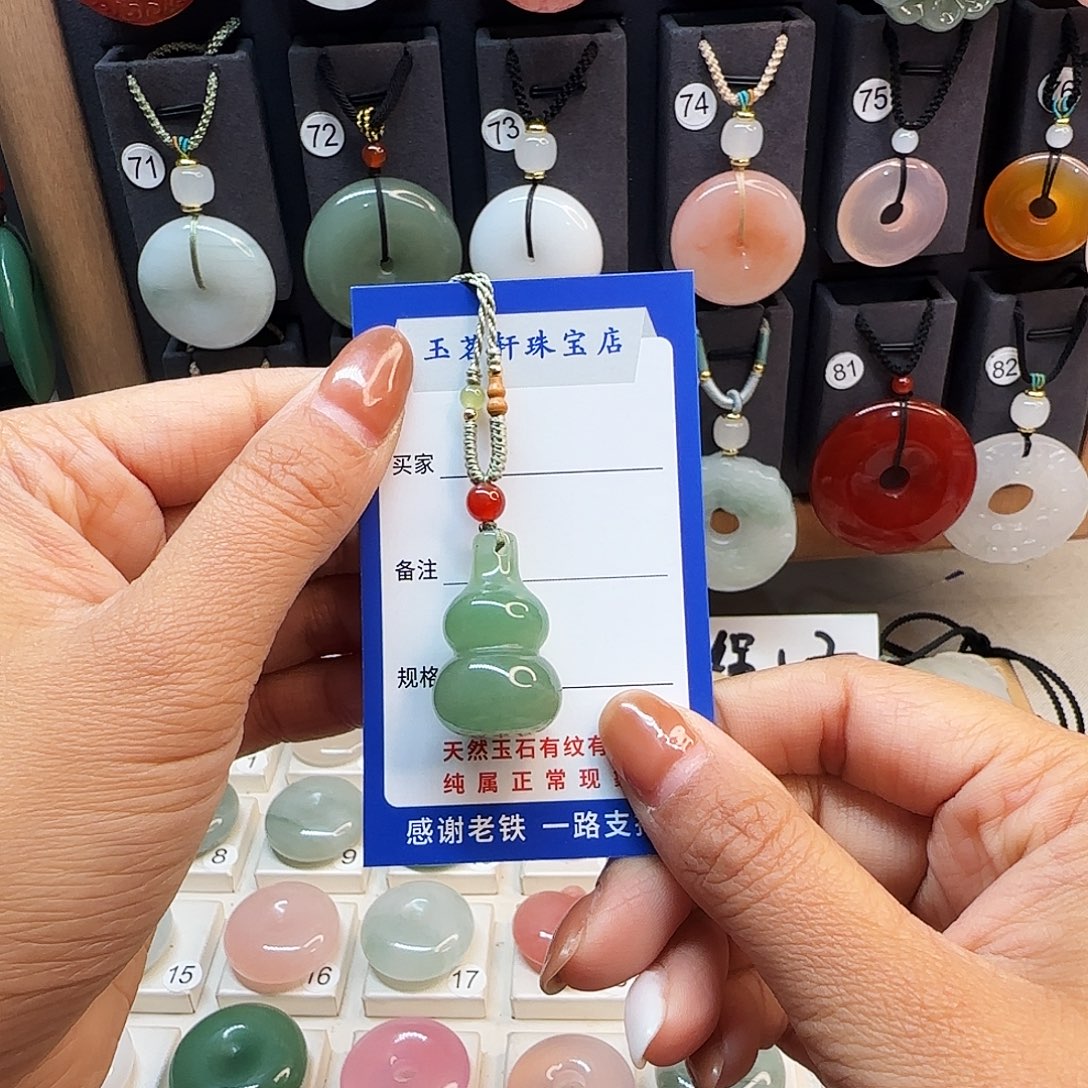 石英质玉未镶嵌颈饰