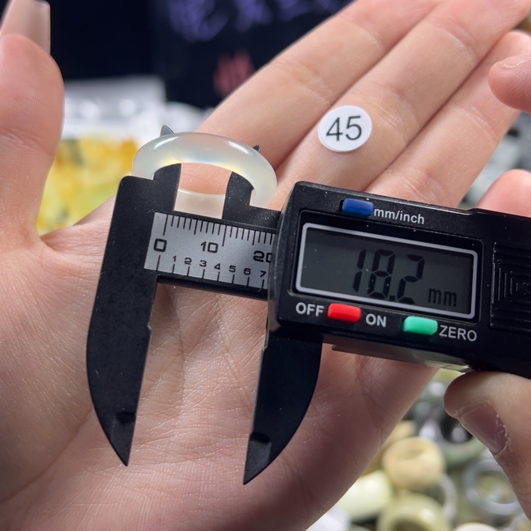 蛇纹石玉未镶嵌戒指