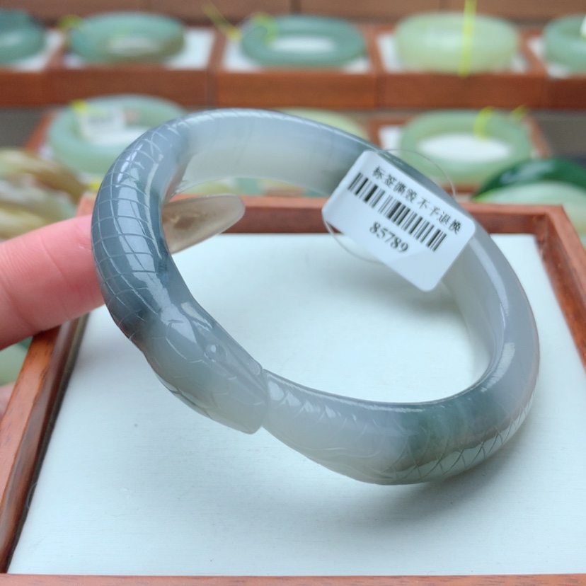 【闪购商品】和田玉手镯未镶嵌56