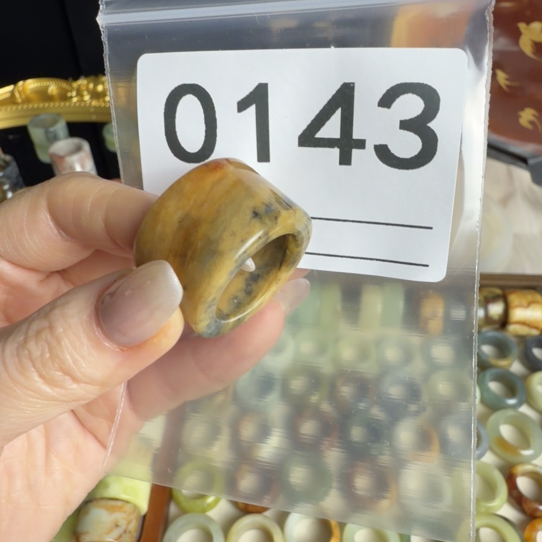 盘***起蛇纹石玉未镶嵌戒指