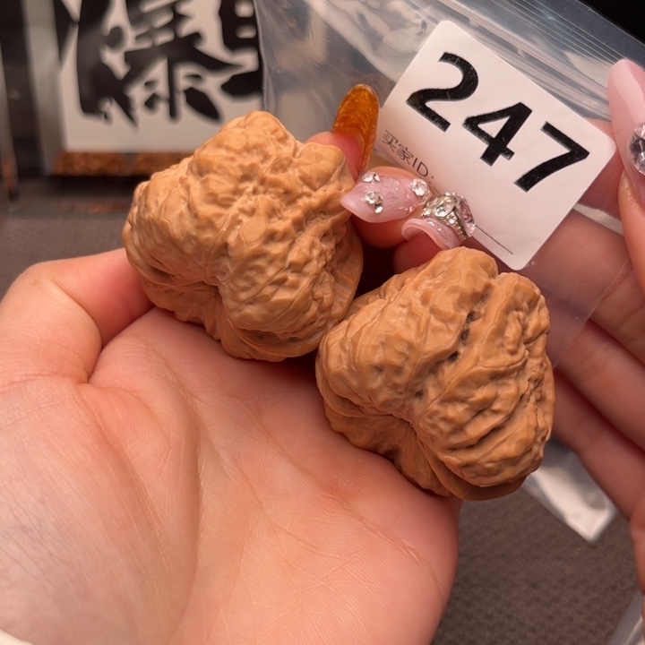 文玩核桃把件爱***筐蛤蟆