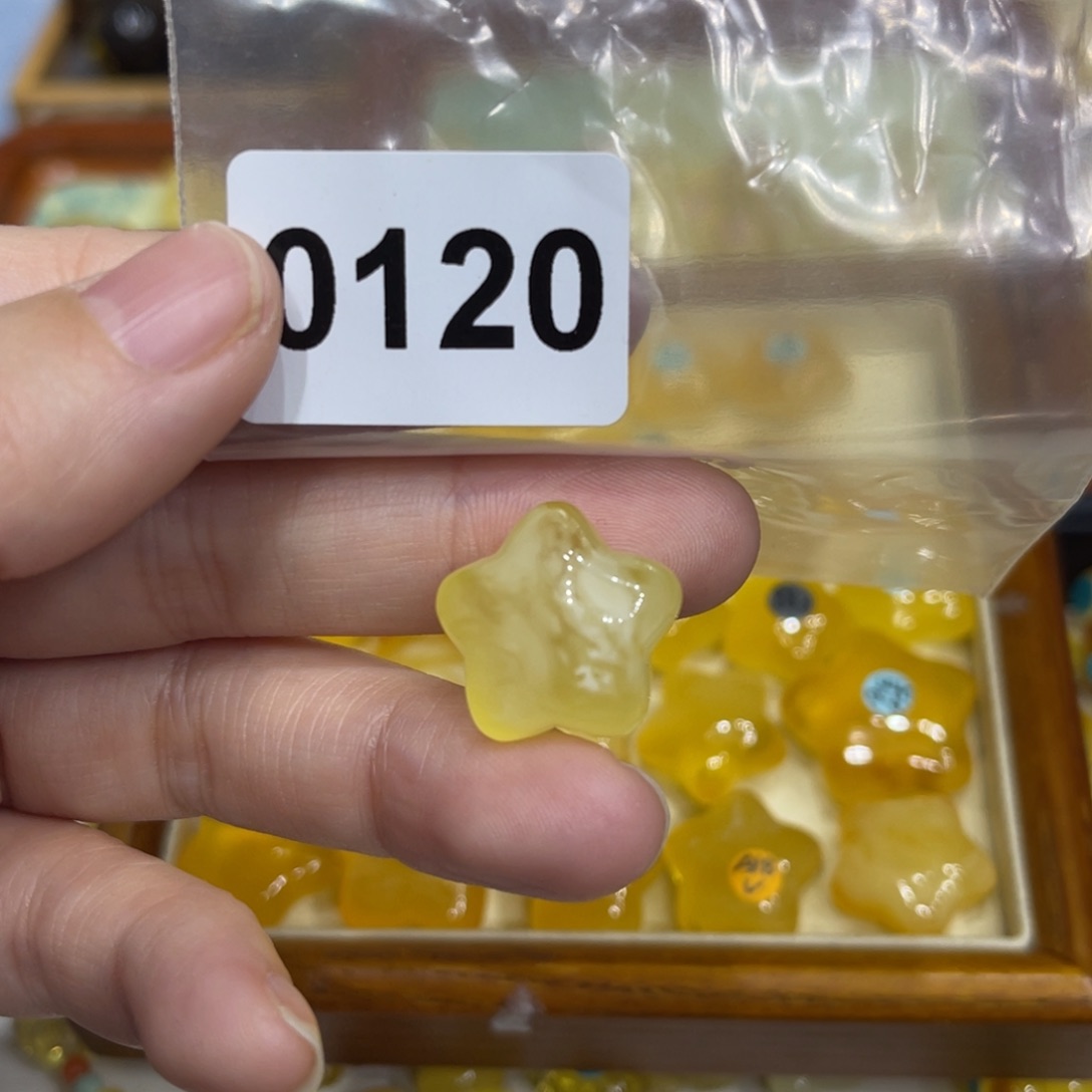 琥珀珠宝奇石未镶嵌