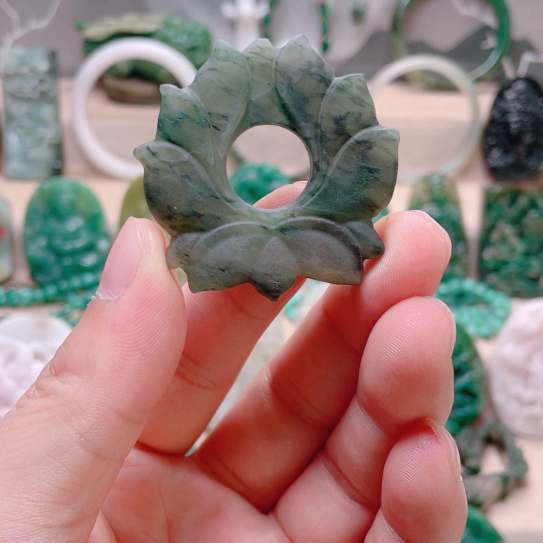 独山玉未镶嵌颈饰