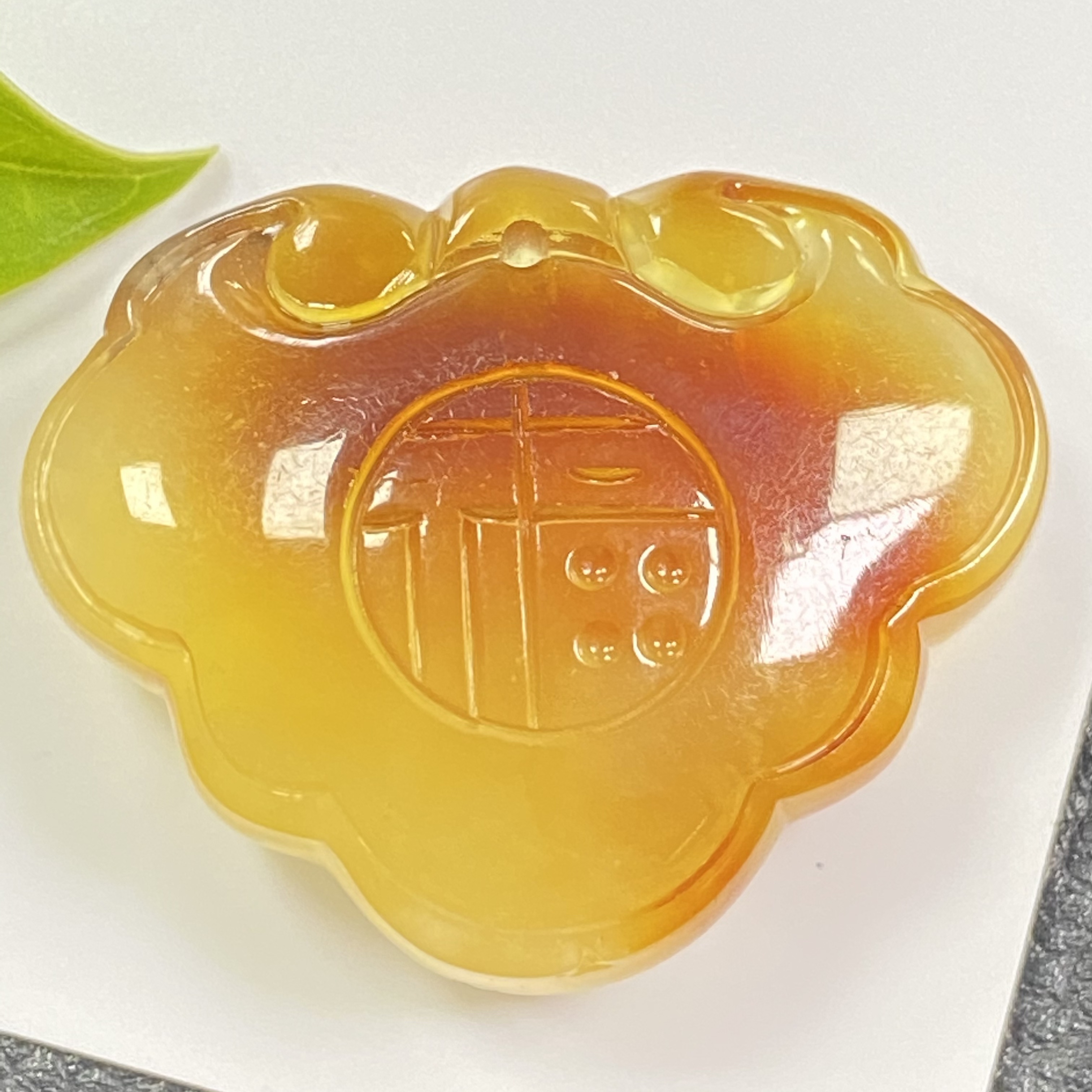 「戴琴珠宝」Z857-蜜蜡雕刻件吊坠（多样性发其一）