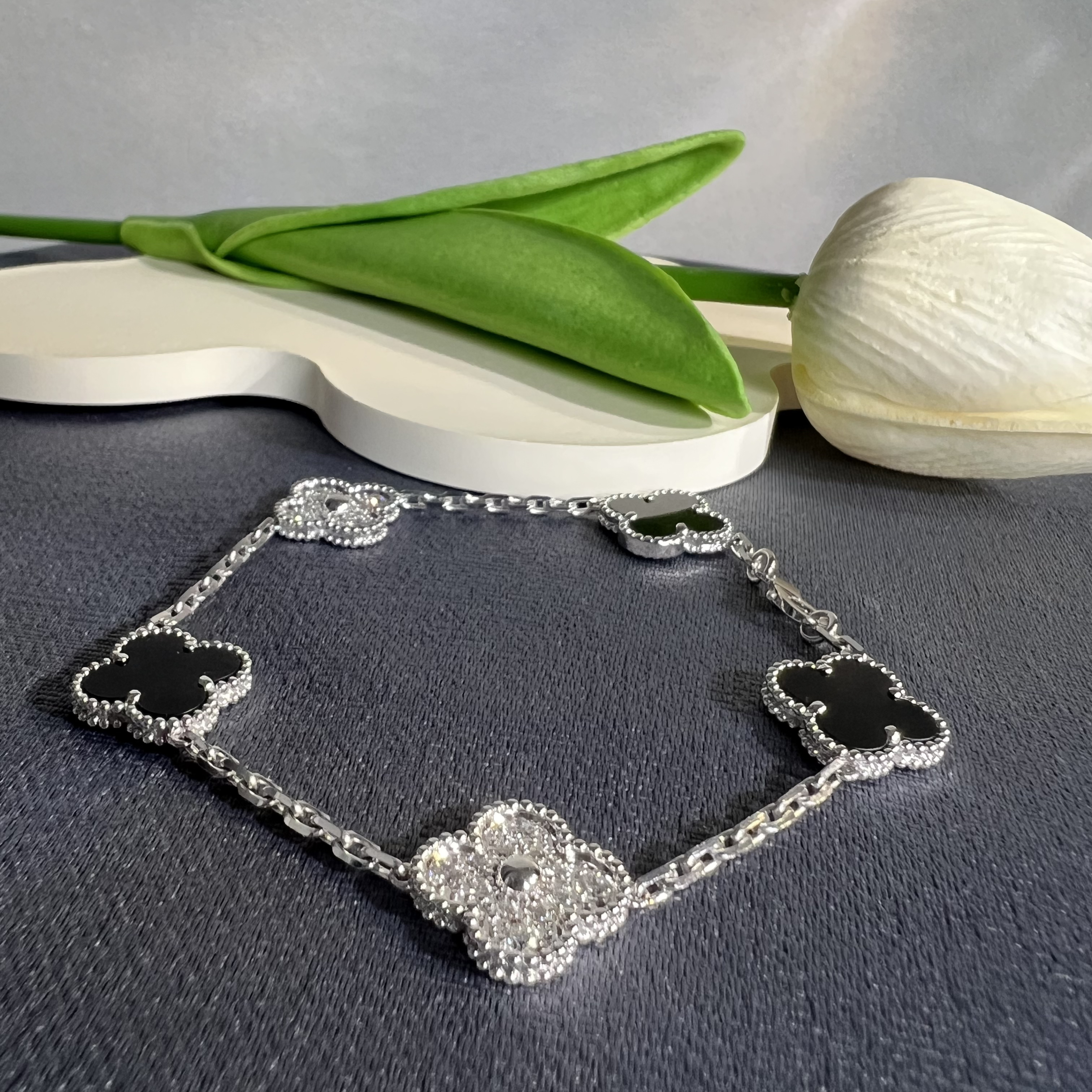 18K白金经典黑白熊猫间钻款3+2花花手链／时尚气质百搭