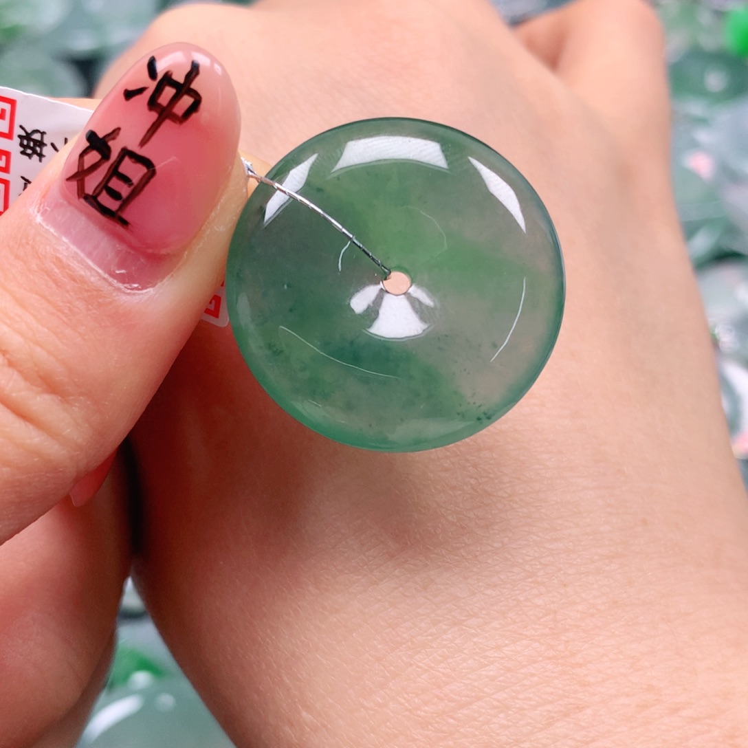 翡翠颈饰未镶嵌天然翡翠