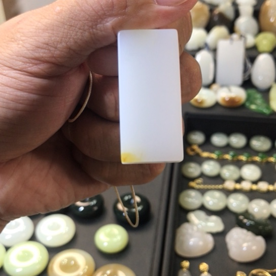 W***r和田玉未镶嵌颈饰