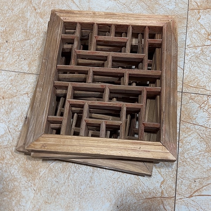 余***财香榧木精美装饰小窗挂件