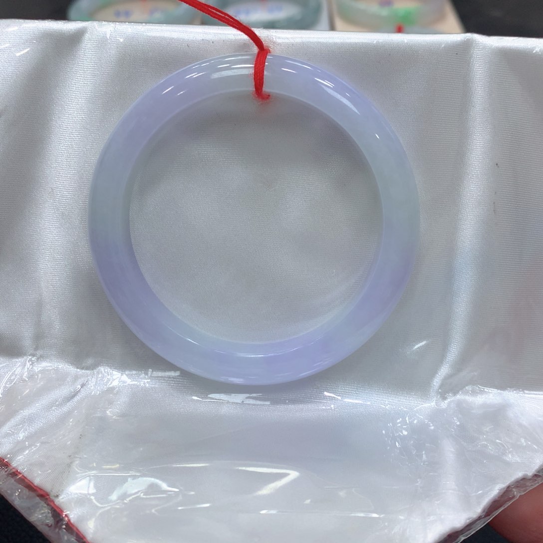 翡翠手镯未镶嵌翡翠