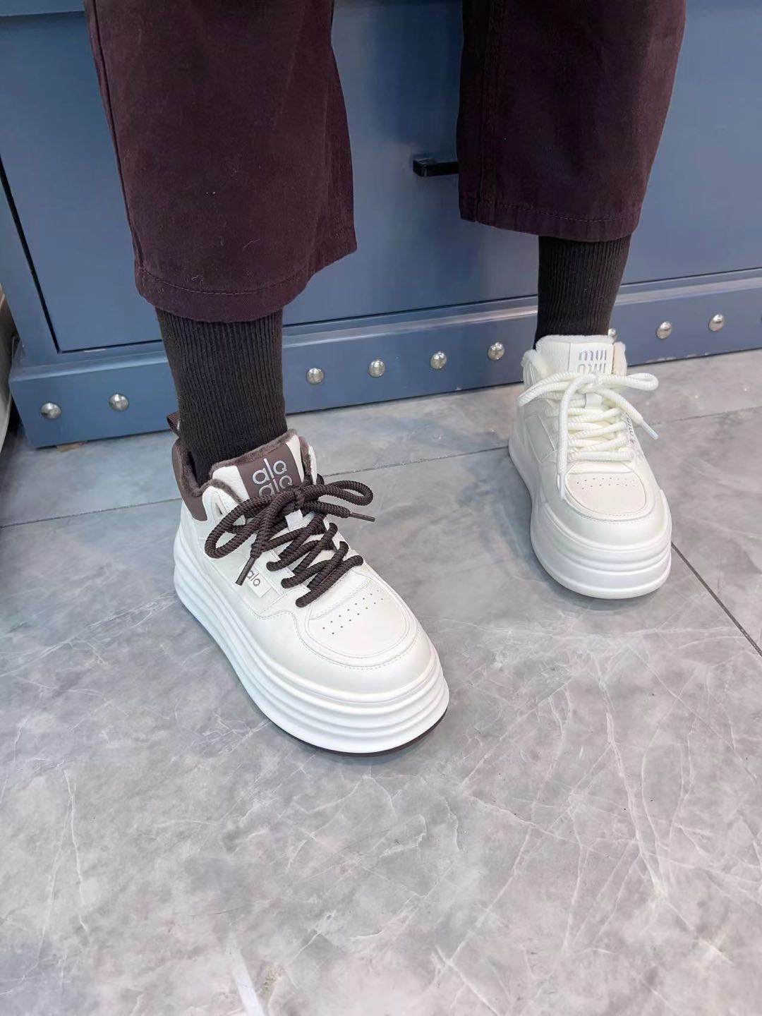 2025冬·季新款小白鞋女小个子新款增高真皮厚底松糕休闲板鞋百搭