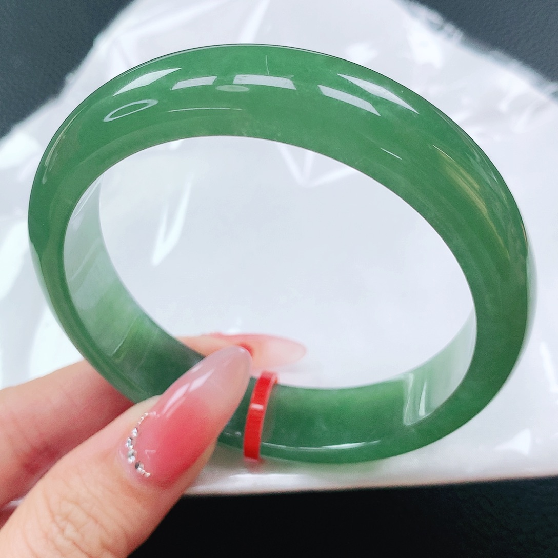 翡翠手镯未镶嵌58圈