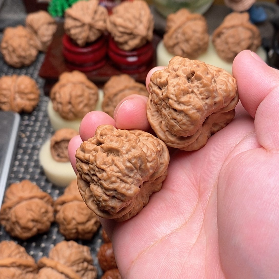 文玩核桃把件日**觞蛤蟆头